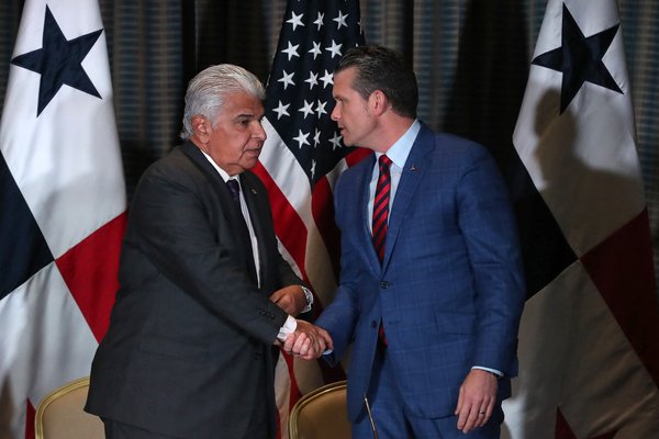 AFP__20250409__39QQ3KD__v1__HighRes__PanamaUsMulinoAbregoHegseth