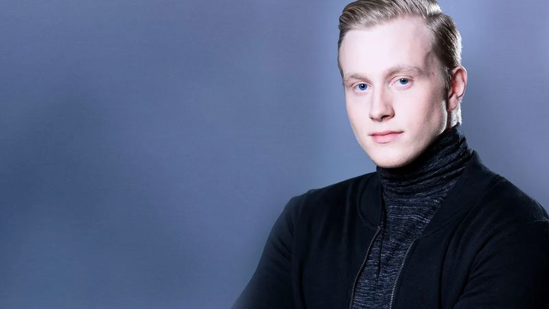 Aron Hannes söngvari