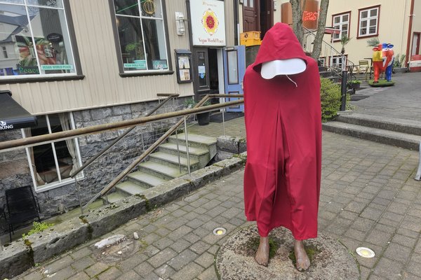 Skúlptúrverkið Horfur komið í nýjan búning