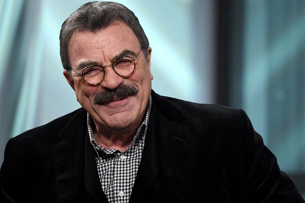 Áttræður Tom Selleck nánast óþekkjanlegur á leið í ræktina
