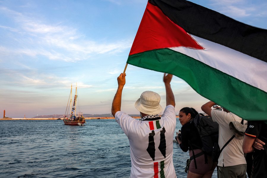 Drónaárásir gerðar á fjölda hjálparbáta á leið til Gaza