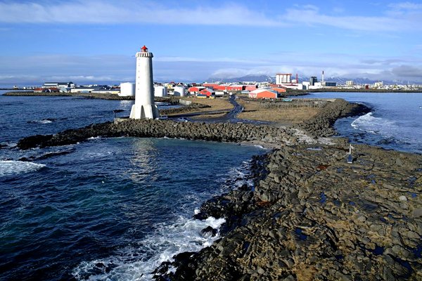 Sló fórnarlambið ítrekað í skrokkinn með óþekktu áhaldi