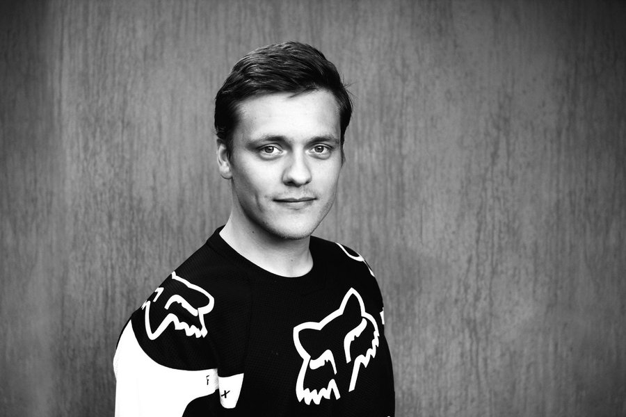 Aron Mola byrjaður í nýju sambandi