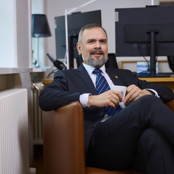 Fjármálaráðherra bætir við sig öðrum aðstoðarmanni
