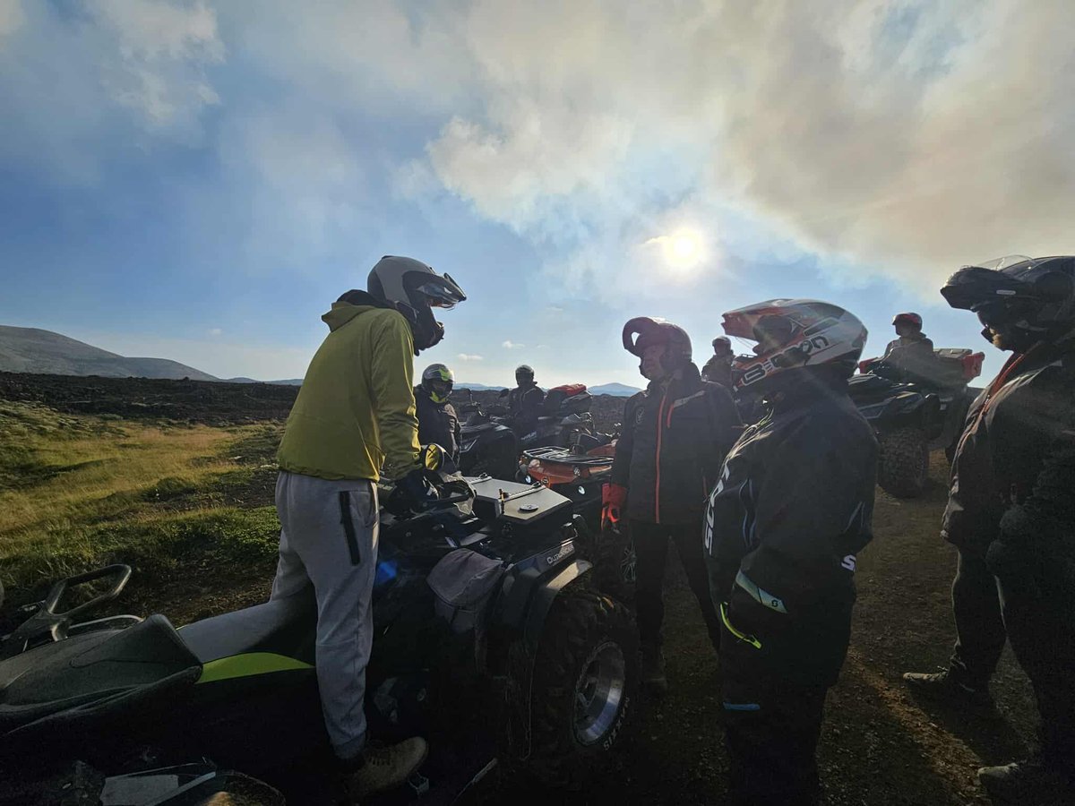 Fjórhjólafólk rífst eldgosið