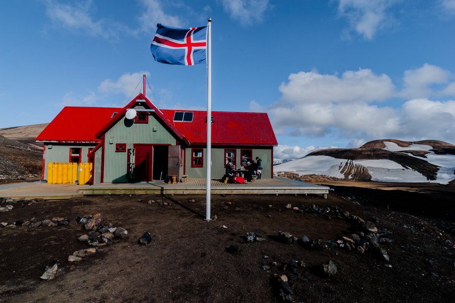 Ferðamaðurinn lést við Hrafntinnusker