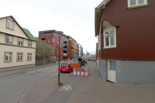 Eldar réðst á mann á Hverfisgötu