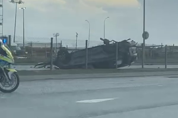 Bíll oltinn á miðri Hringbraut