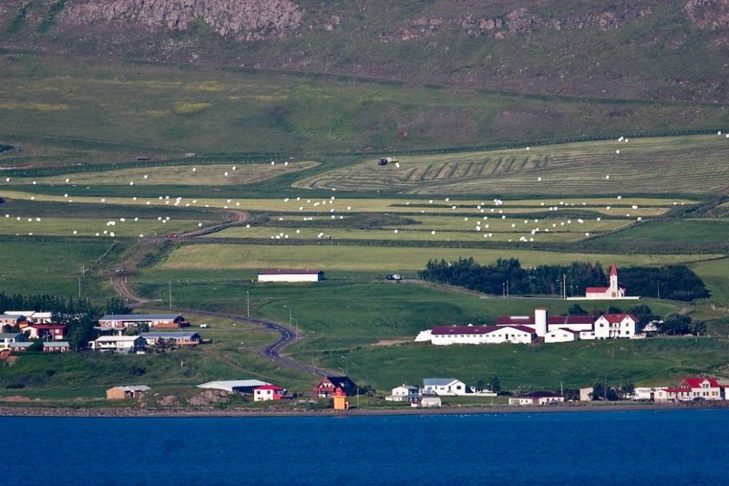 Svalbarðsströnd