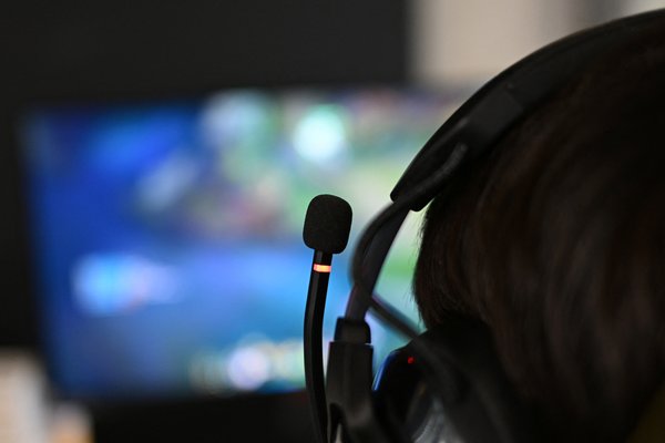Counter Strike player physically attacked a teen - Calls him “disgusting immigrant trash”