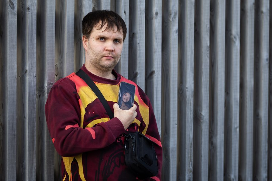 Vill að íslensk yfirvöld hjálpi eiginkonu sinni að koma til Íslands