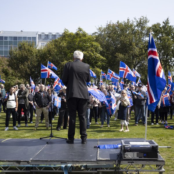 Áhyggjufull móðir mun halda ræðu