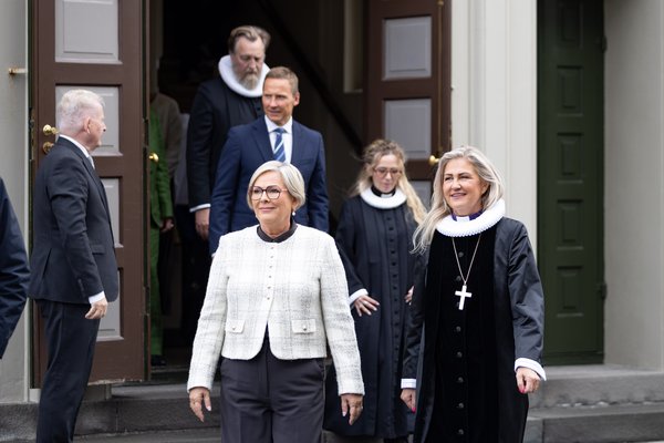 Alþingi sett með pompi og prakt