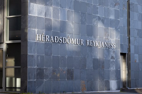 Lamdi mann og hótaði honum lífláti