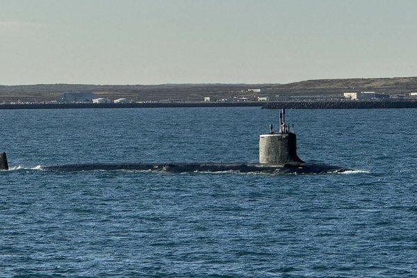 Kjarnorkukafbátur undan ströndum Íslands