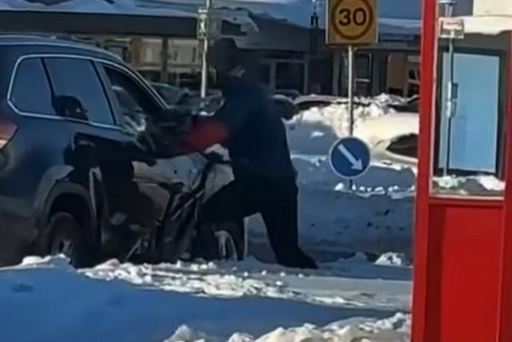 Ótrúlegt atvik náðist á myndband við Spöngina