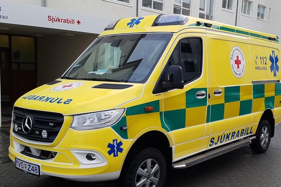 Einn fluttur á sjúkrahús eftir að ekið var á hann